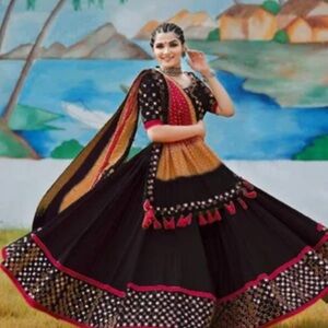 Choli With Glued Real Mirror Work &3.5 Meter Flair For Navratri Garba